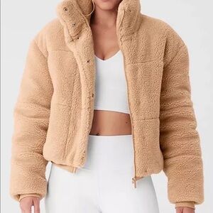 New with Tags Alo Sherpa Snow Angel Puffer Jacket Women’s Small Camel Color